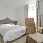 Hotel Logis Le Bourbon 3*
