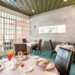 Logis Le Bourbon Hotel
