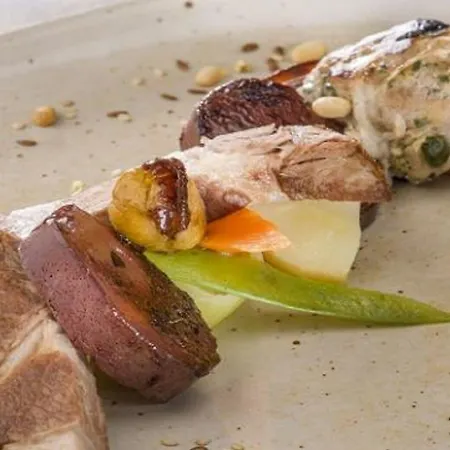 Logis Le Bourbon 酒店