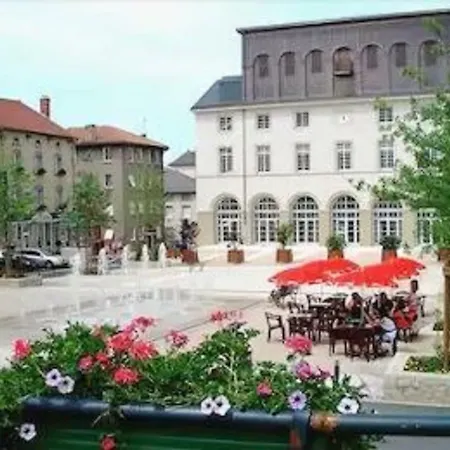 Hotel Logis Le Bourbon 3*