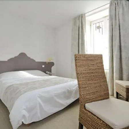 酒店 Logis Le Bourbon 3*