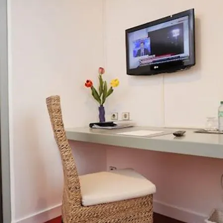 Logis Le Bourbon 酒店 3*