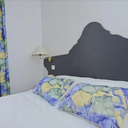 Logis Le Bourbon 酒店 3*