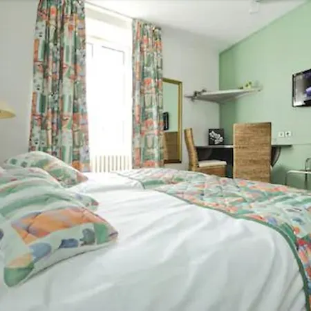 Logis Le Bourbon 酒店