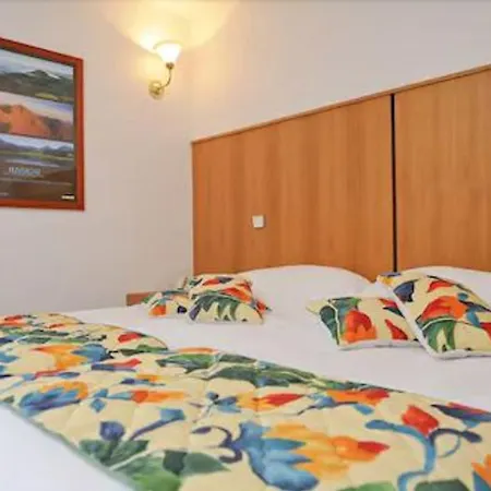 酒店 Logis Le Bourbon 3*