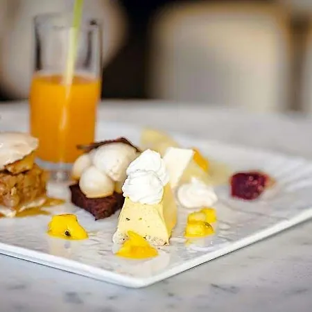 Hotel Logis Le Bourbon 3*
