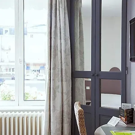 Logis Le Bourbon Hotel 3*
