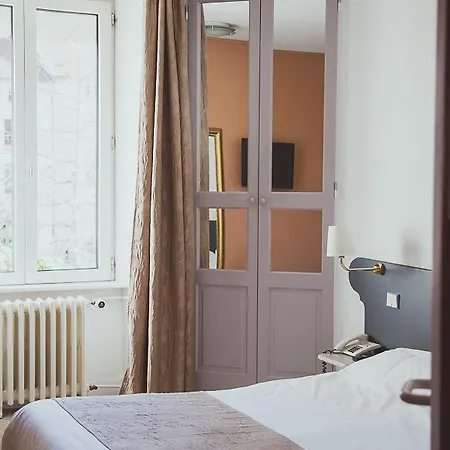 Hotel Logis Le Bourbon 3*