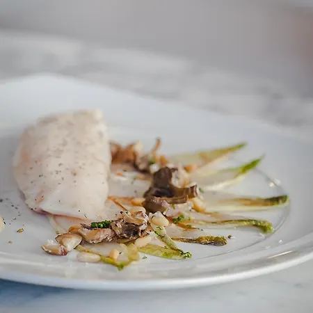 酒店 Logis Le Bourbon 3*