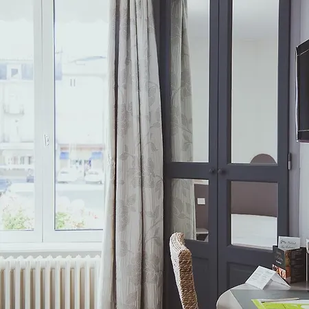 酒店 Logis Le Bourbon 3*